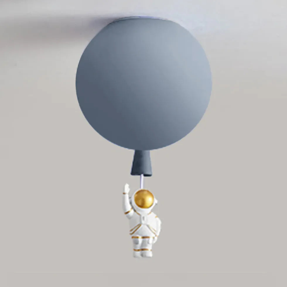 Babyzimmer Deckenleuchte mit bunten Ballons und Astronaut