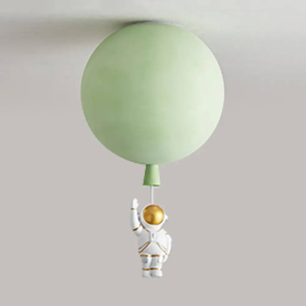 Babyzimmer Deckenleuchte mit bunten Ballons und Astronaut