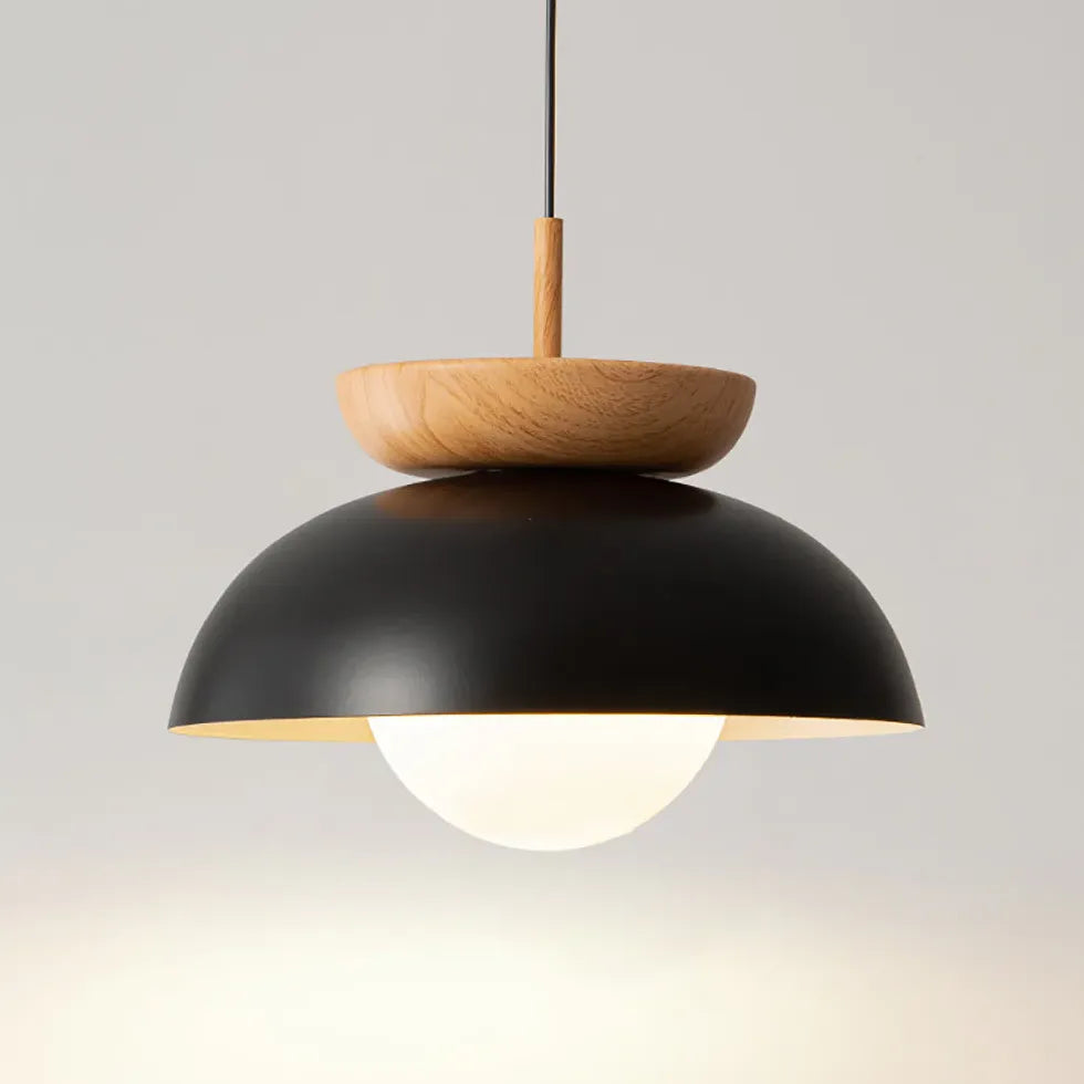 Pendelleuchte Kugel Schwarz mit schlichtem Holzdesign